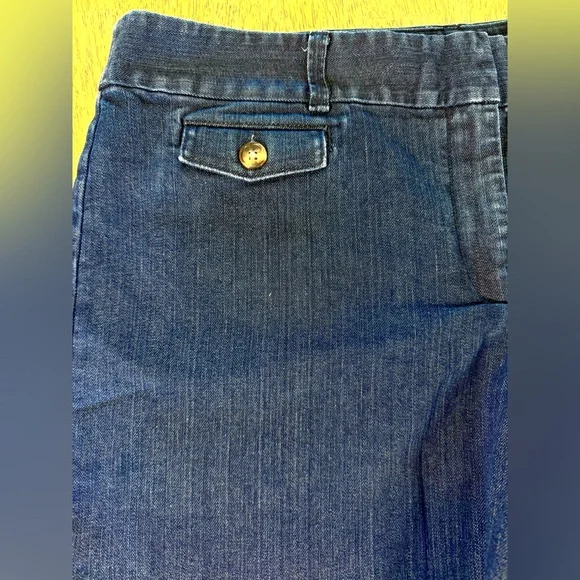 Ann Taylor Signature Women’s Blue Denim Shorts 6” inseam Plus Size 16 - Picture 4 of 9